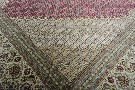 Close-up detail of New Tabriz rug from Iran / Persia showing Cork weave