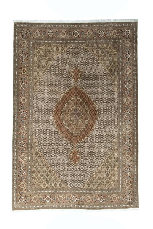 Full view of New Tabriz rug from Iran / Persia, 298 × 200 cm in Beige tones