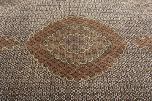 Central medallion detail of New Tabriz rug from Iran / Persia