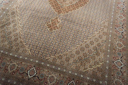 Close-up detail of New Tabriz rug from Iran / Persia showing Cork weave