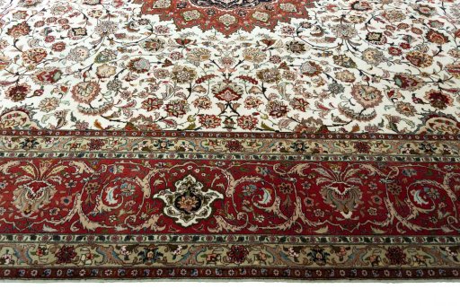 Close-up detail of New Tabriz rug from Iran / Persia showing Cork weave