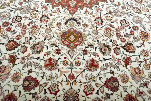 Close-up detail of New Tabriz rug from Iran / Persia showing Cork weave