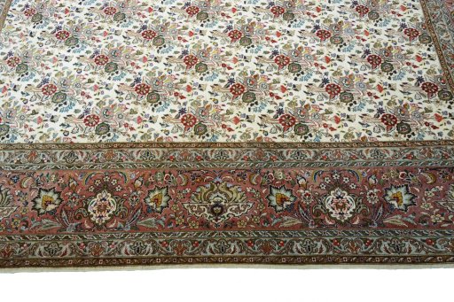 Close-up detail of New Tabriz rug from Iran / Persia showing Cork weave