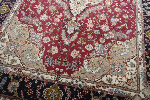 Close-up detail of New Tabriz rug from Iran / Persia showing Cork weave