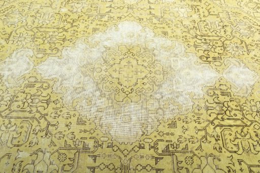 Central medallion detail of 1970s Tabriz rug from Iran / Persia