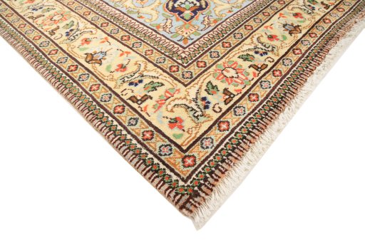 Central medallion detail of 1990s Tabriz rug from Iran / Persia