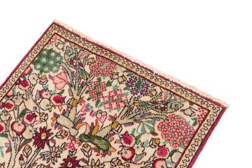Surface texture of 2000s Tabriz rug with natural Wool and intricate pattern
