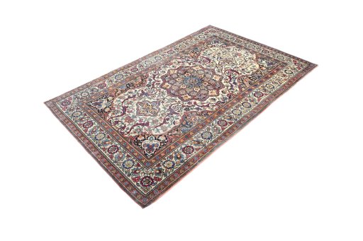 Corner detail of 1900s Tehran rug showing border pattern and Wool pile