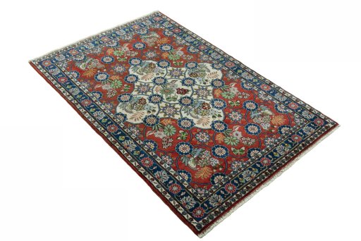 Close-up detail of New Varamin rug from Iran / Persia showing Wool weave