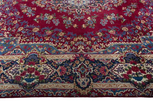 Corner detail of 1970s Yazd rug showing border pattern and Wool pile