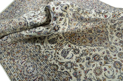 Surface texture of 2000s Kashan rug with natural Wool and intricate pattern