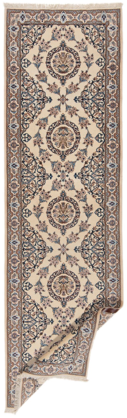 Central medallion detail of New Nain 6La with Silk rug from Iran / Persia