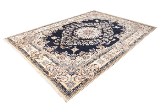 Corner detail of 2021s Nain 6La with Silk rug showing border pattern and Wool pile