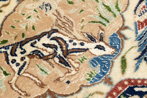 Central medallion detail of New Nain 6La with Silk rug from Iran / Persia