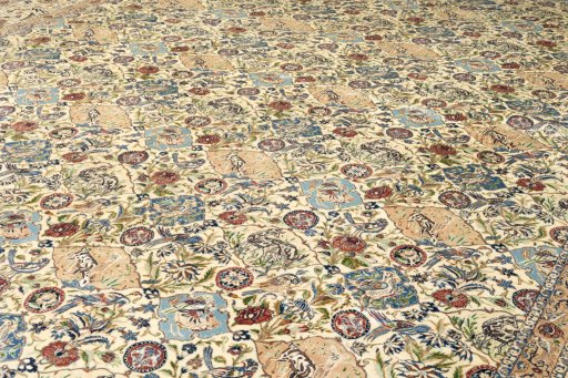 Central medallion detail of New Nain 6La with Silk rug from Iran / Persia