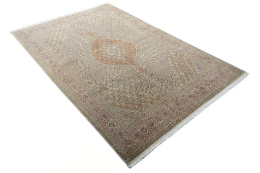Close-up detail of New Tabriz 50/60/70 Raj rug from Iran / Persia showing Cork weave