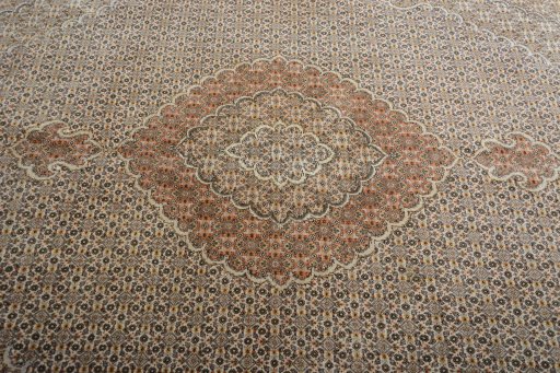 Central medallion detail of New Tabriz 50/60/70 Raj rug from Iran / Persia
