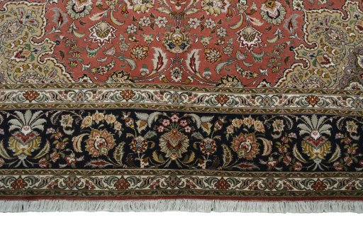 Close-up detail of New Tabriz 50/60/70 Raj rug from Iran / Persia showing Cork weave