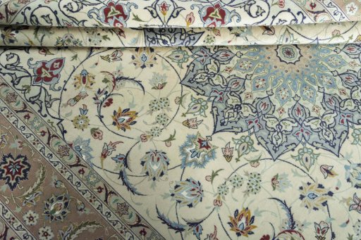 Close-up detail of New Tabriz 50/60/70 Raj rug from Iran / Persia showing Cork weave