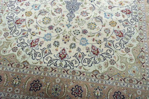 Close-up detail of New Tabriz 50/60/70 Raj rug from Iran / Persia showing Cork weave