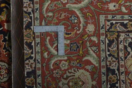 Central medallion detail of New Tabriz 50/60/70 Raj rug from Iran / Persia