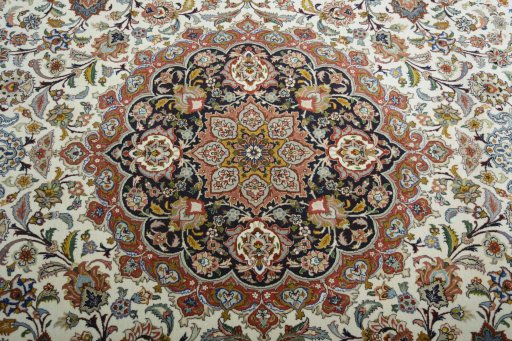 Central medallion detail of New Tabriz 50/60/70 Raj rug from Iran / Persia