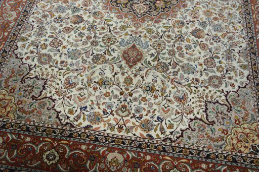Close-up detail of New Tabriz 50/60/70 Raj rug from Iran / Persia showing Cork weave