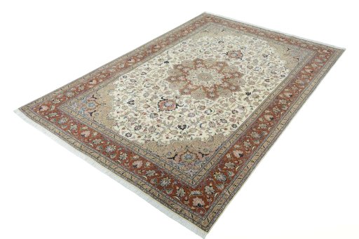 Corner detail of New Tabriz 50/60/70 Raj rug showing border pattern and Cork pile