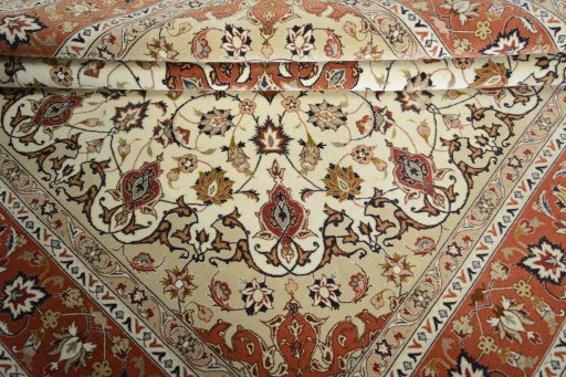 Close-up detail of New Tabriz 50/60/70 Raj rug from Iran / Persia showing Cork weave