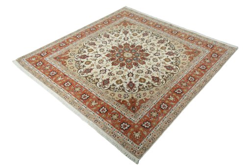 Corner detail of New Tabriz 50/60/70 Raj rug showing border pattern and Cork pile