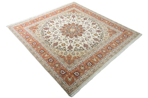 Close-up detail of New Tabriz 50/60/70 Raj rug from Iran / Persia showing Cork weave