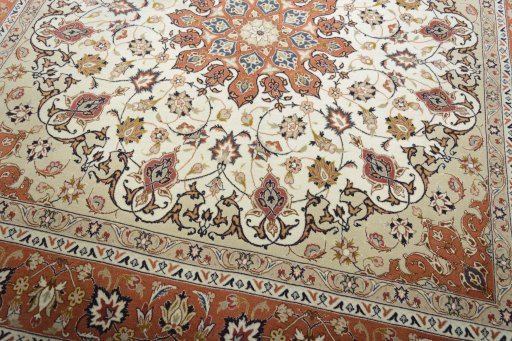 Close-up detail of New Tabriz 50/60/70 Raj rug from Iran / Persia showing Cork weave