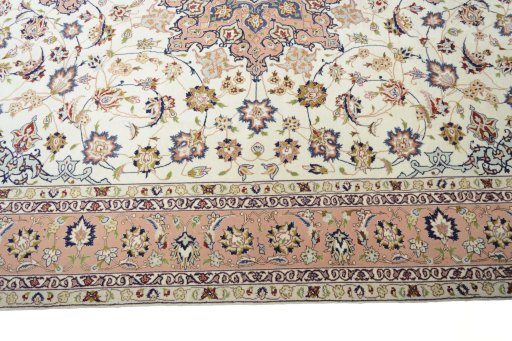 Close-up detail of New Tabriz 50/60/70 Raj rug from Iran / Persia showing Cork weave