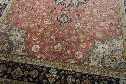 Close-up detail of New Tabriz 50/60/70 Raj rug from Iran / Persia showing Cork weave