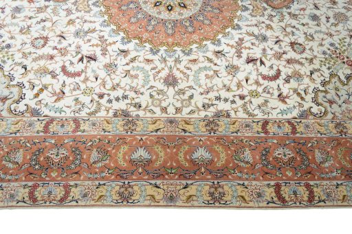 Close-up detail of New Tabriz 50/60/70 Raj rug from Iran / Persia showing Cork weave