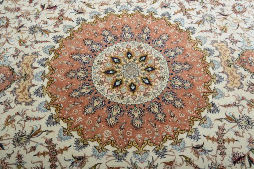 Central medallion detail of New Tabriz 50/60/70 Raj rug from Iran / Persia