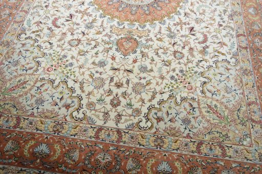 Close-up detail of New Tabriz 50/60/70 Raj rug from Iran / Persia showing Cork weave