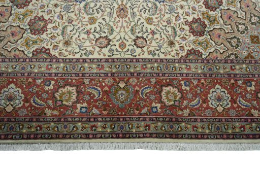Corner detail of New Tabriz 50/60/70 Raj rug showing border pattern and Cork pile