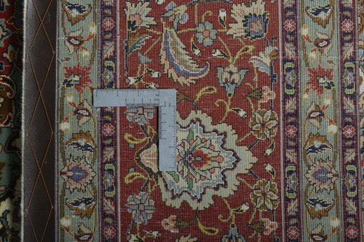Central medallion detail of New Tabriz 50/60/70 Raj rug from Iran / Persia