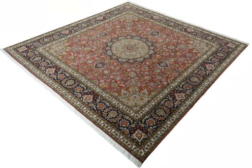 Corner detail of New Tabriz 50/60/70 Raj rug showing border pattern and Cork pile