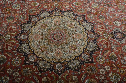 Central medallion detail of New Tabriz 50/60/70 Raj rug from Iran / Persia