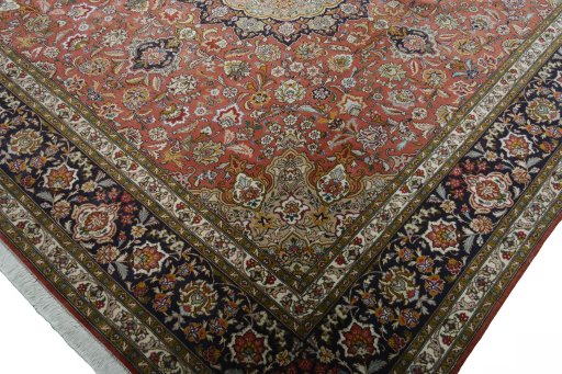 Close-up detail of New Tabriz 50/60/70 Raj rug from Iran / Persia showing Cork weave