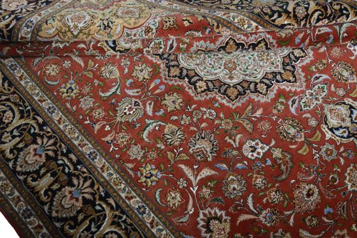 Close-up detail of New Tabriz 50/60/70 Raj rug from Iran / Persia showing Cork weave