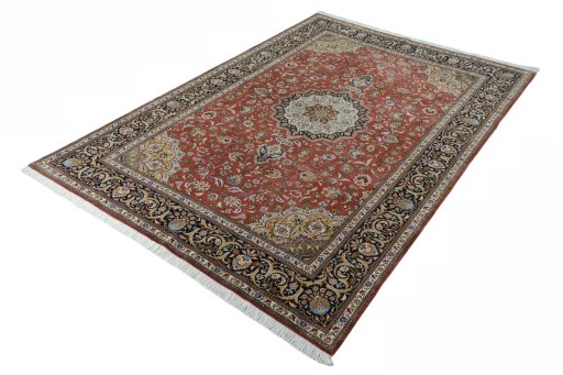 Corner detail of New Tabriz 50/60/70 Raj rug showing border pattern and Cork pile