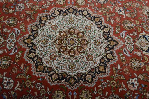 Central medallion detail of New Tabriz 50/60/70 Raj rug from Iran / Persia