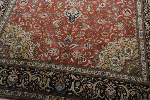 Close-up detail of New Tabriz 50/60/70 Raj rug from Iran / Persia showing Cork weave