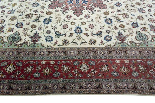 Corner detail of New Tabriz 50/60/70 Raj rug showing border pattern and Cork pile
