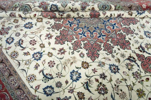 Close-up detail of New Tabriz 50/60/70 Raj rug from Iran / Persia showing Cork weave