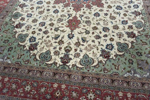 Close-up detail of New Tabriz 50/60/70 Raj rug from Iran / Persia showing Cork weave