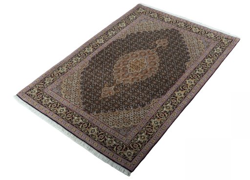 Corner detail of New Tabriz 50/60/70 Raj rug showing border pattern and Cork pile
